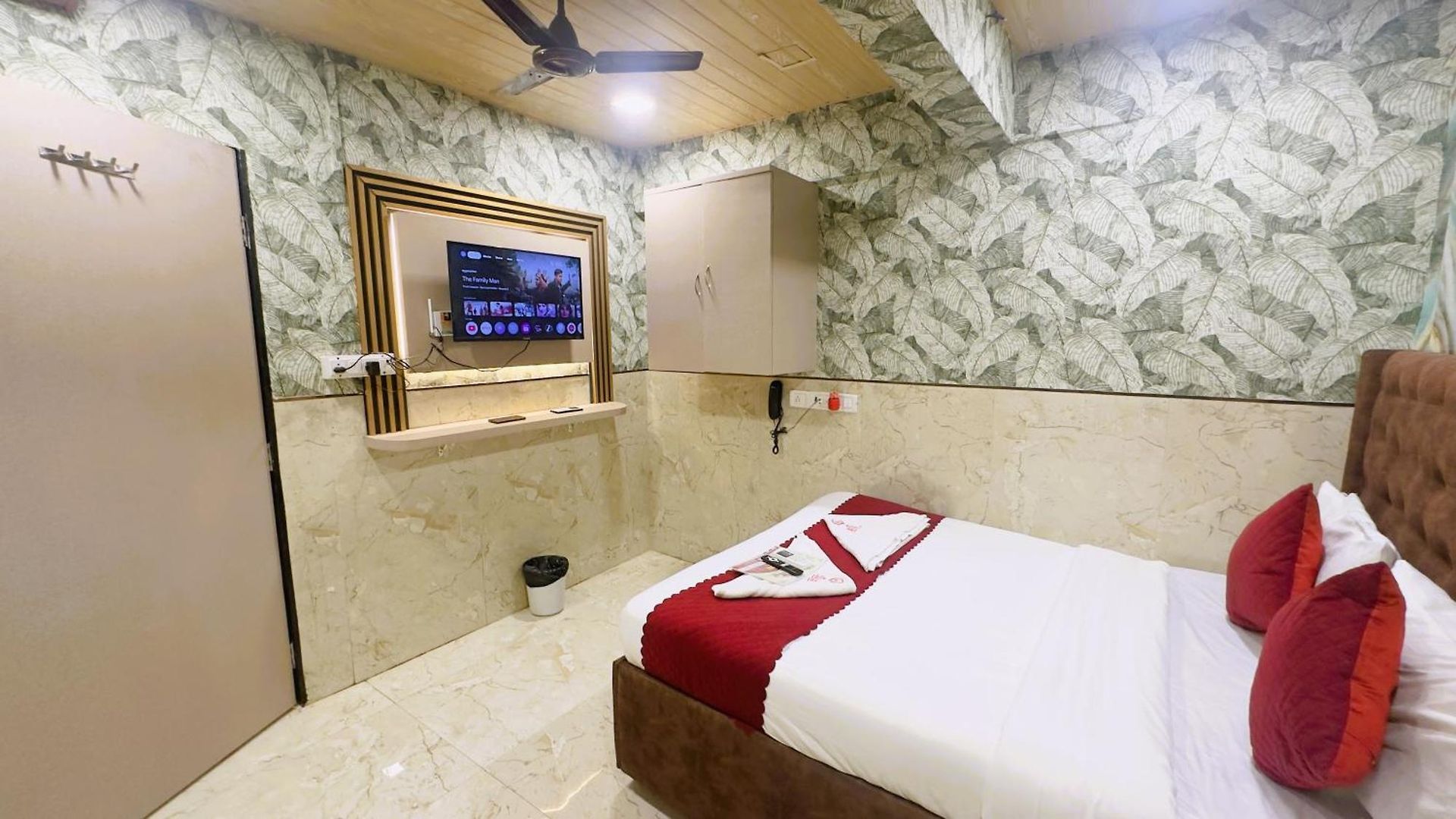 Newyork By Stayzy Hotel