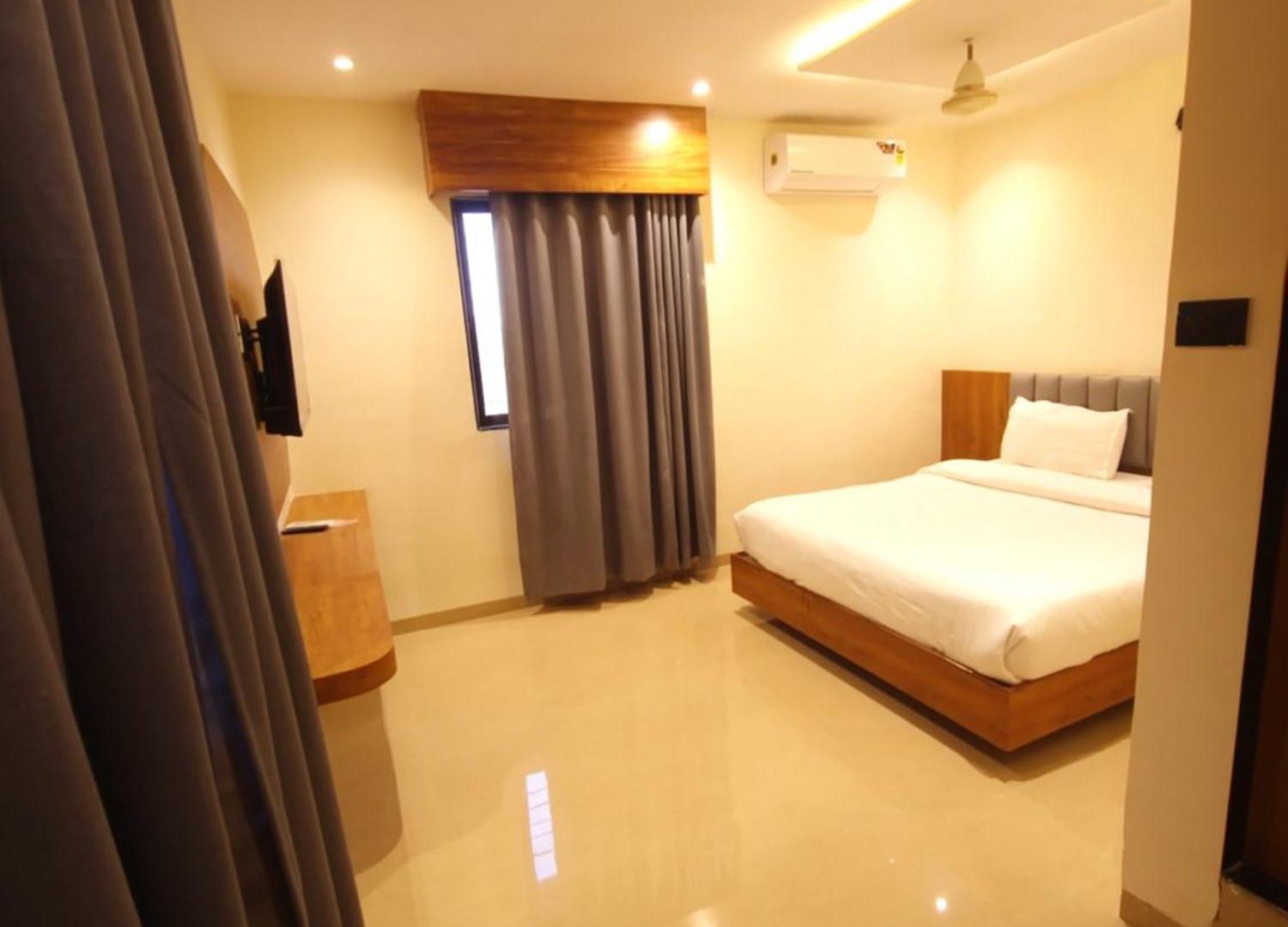 Lancaster Hotel 3*