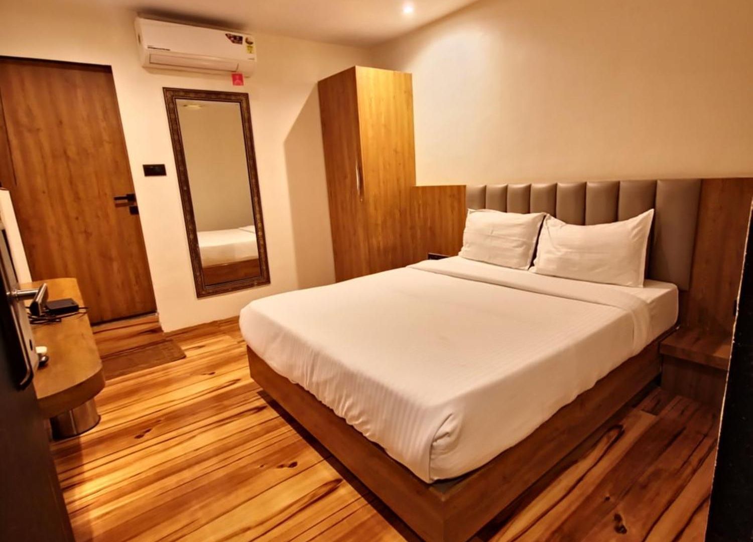 Lancaster Hotel 3*