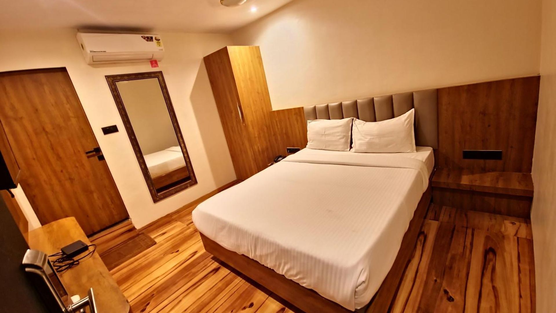 Lancaster Hotel