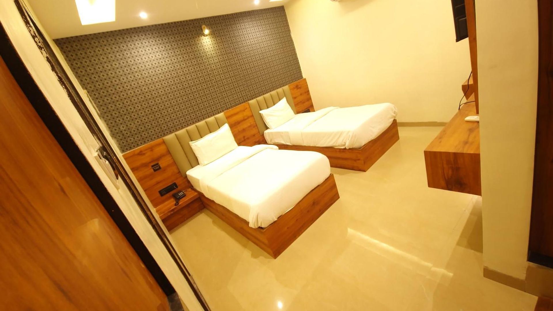 Lancaster 3* Mumbai