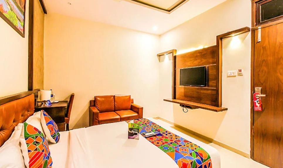Treebo Empire Hotel