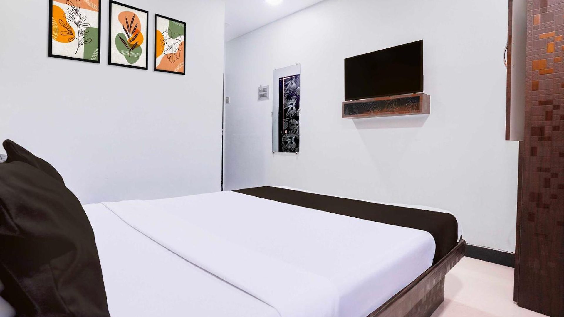 Hotel Townhouse Asalpha Near International Airport 3*