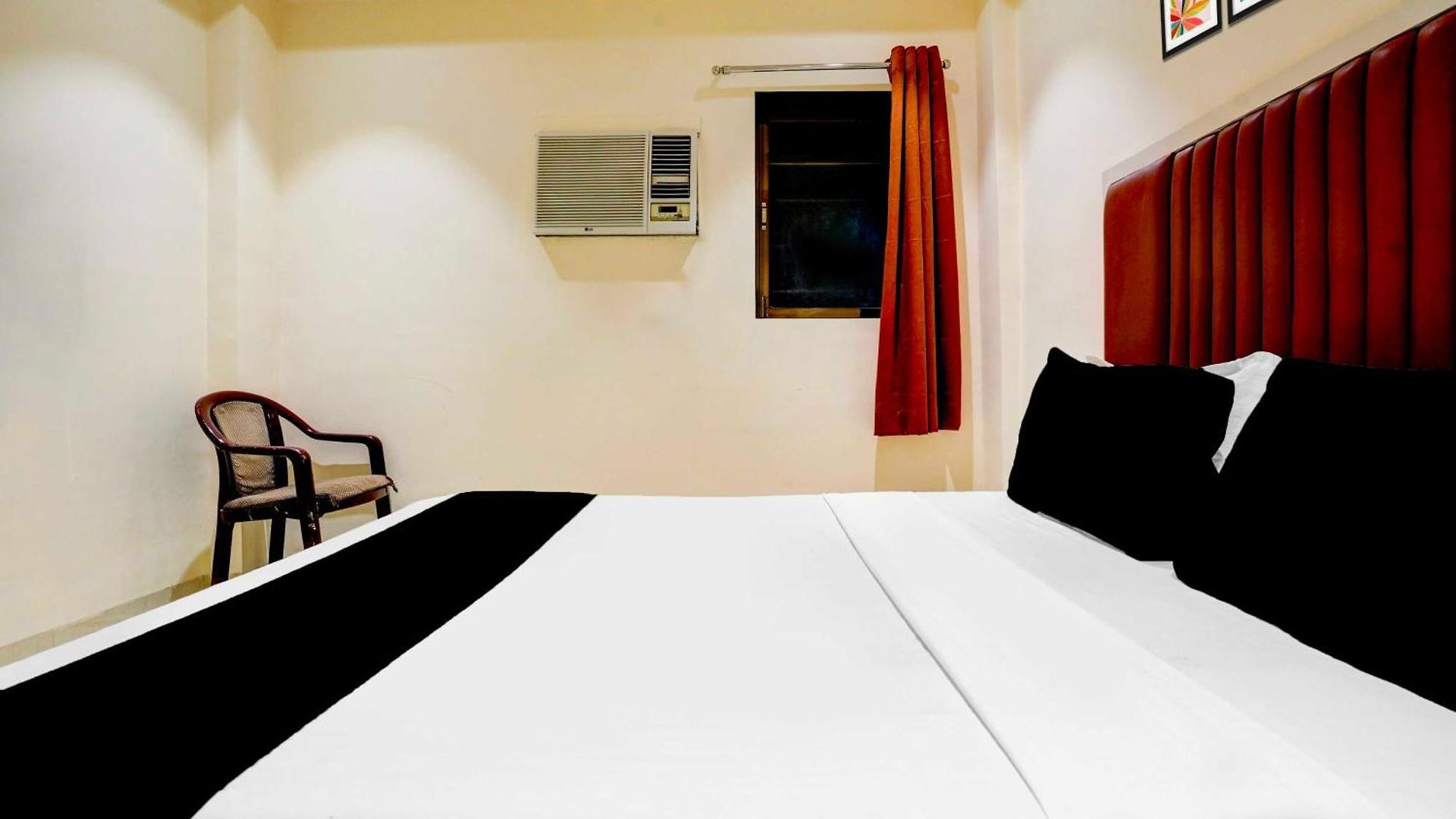 Hotel Townhouse Ulhasnagar Railway Station 3*