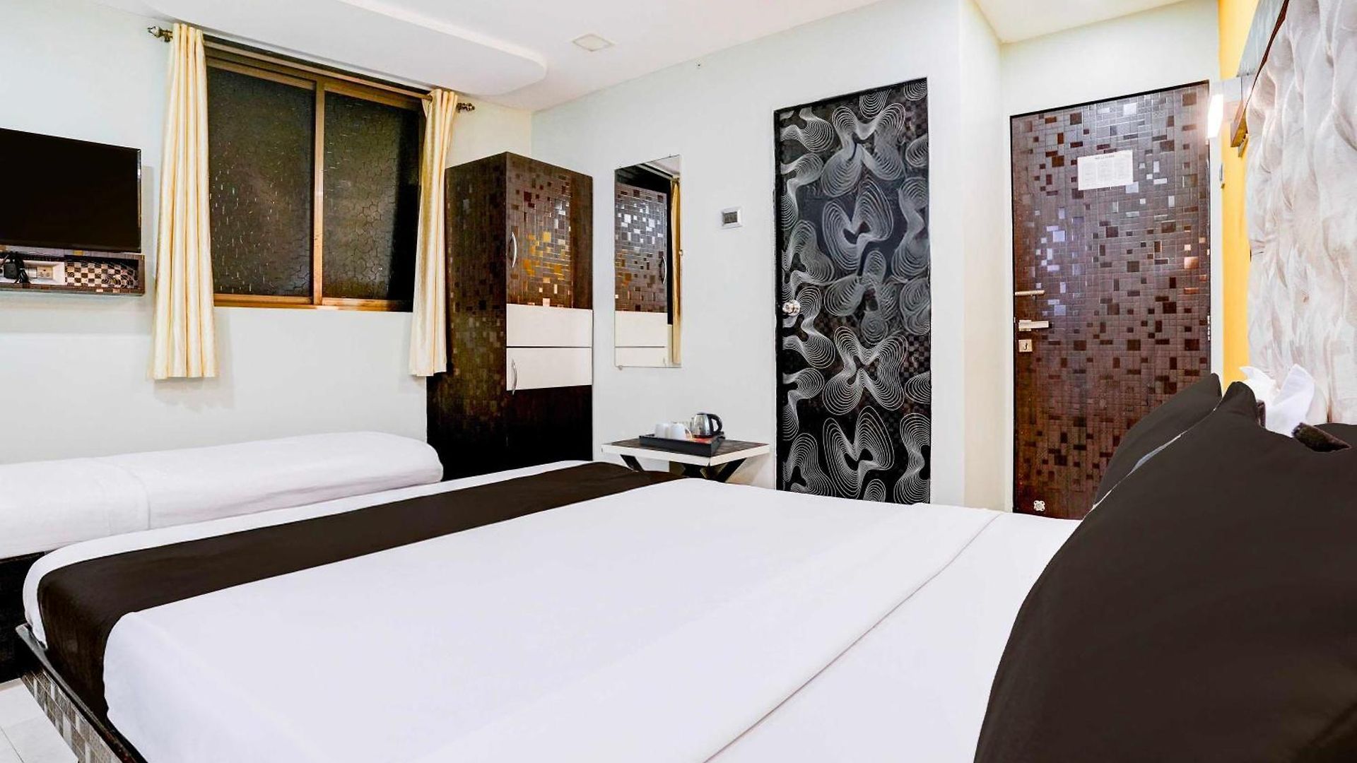 Townhouse Asalpha Near International Airport Hotel Mumbai