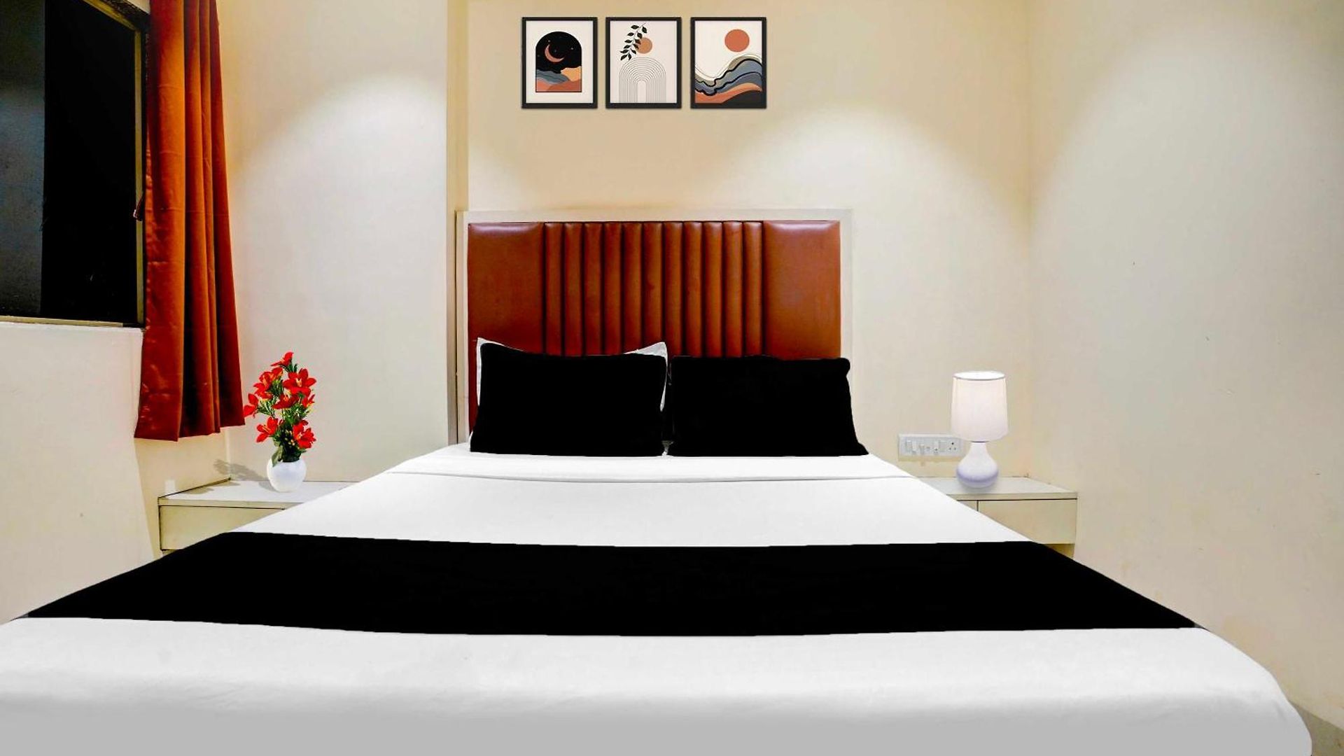 Hotel Townhouse Ulhasnagar Railway Station Mumbai