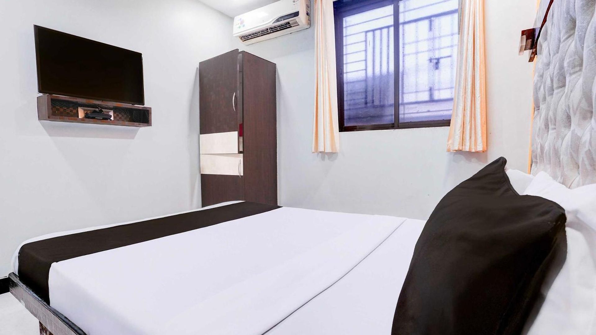 Townhouse Asalpha Near International Airport Hotel Mumbai