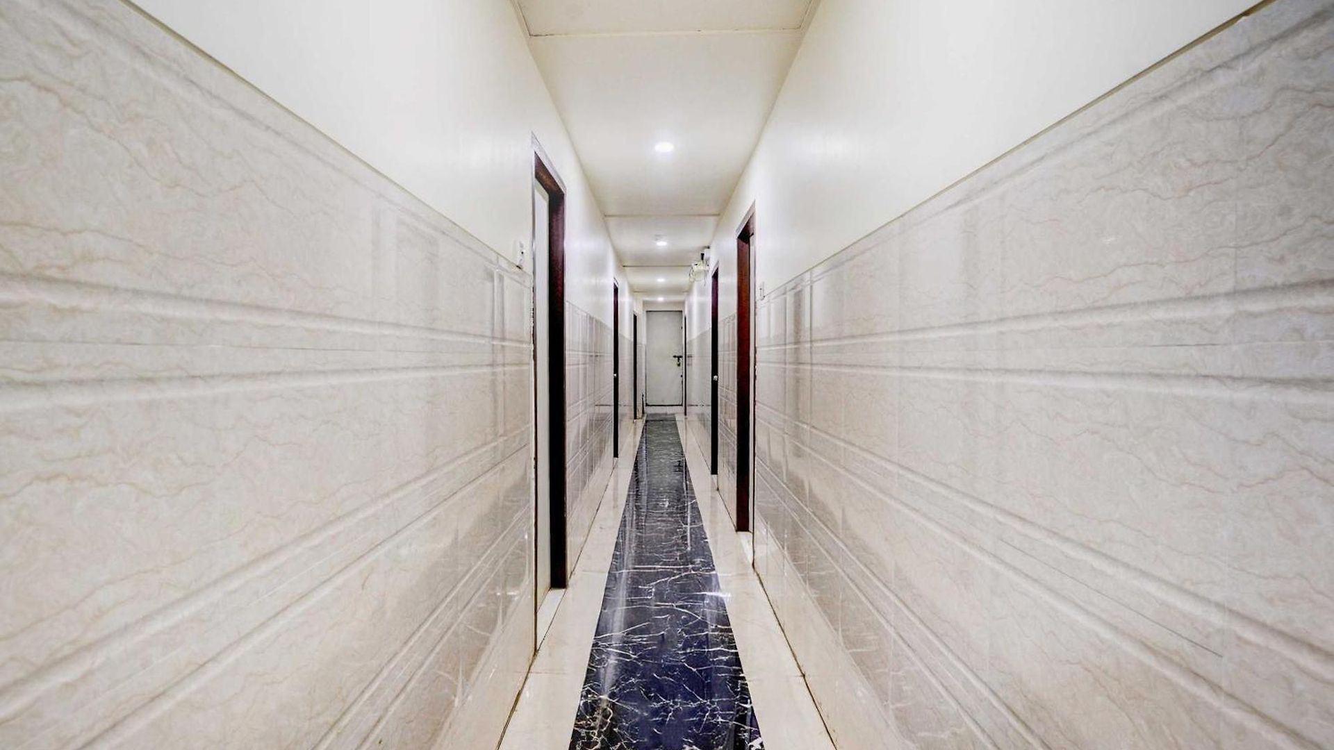 Hotel Townhouse Ulhasnagar Railway Station 3*