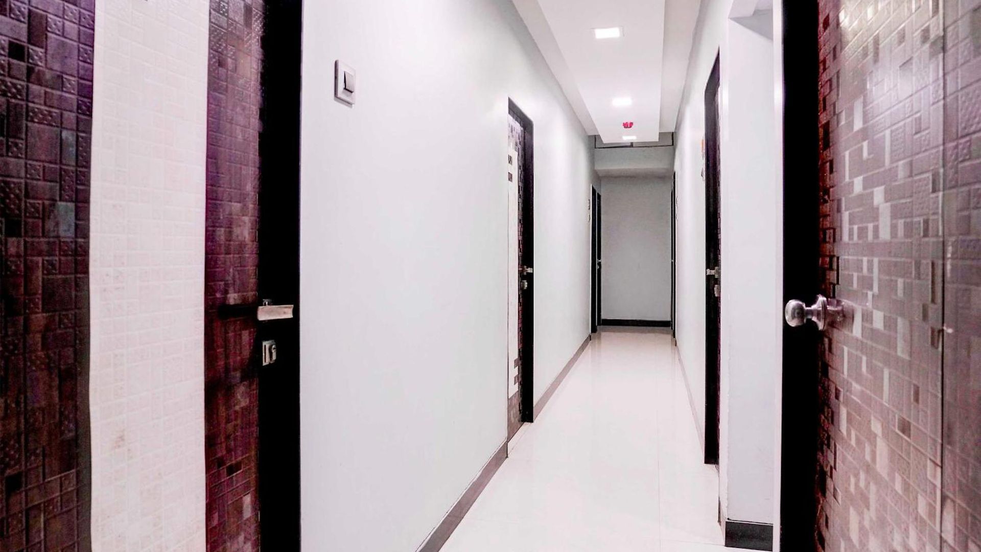 Townhouse Asalpha Near International Airport 3*