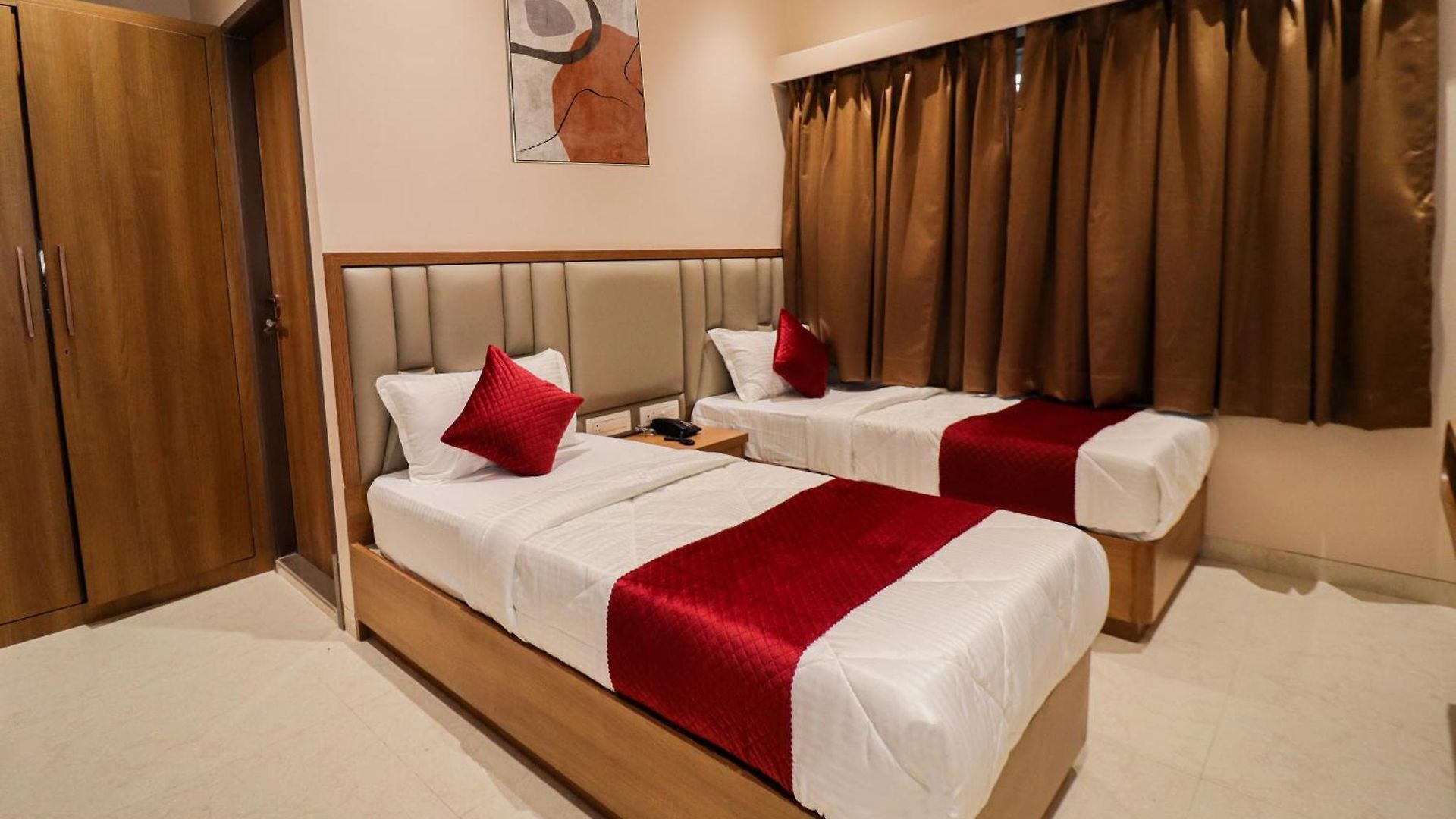 Ascent Star - Near International Airport Hotel