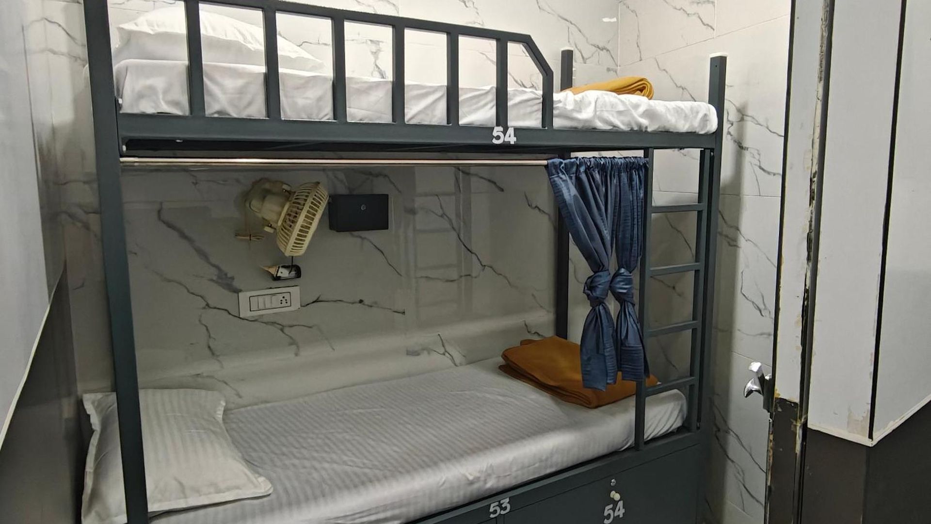 Hostel Basera And Separate For Group In Andheri East - Marol *