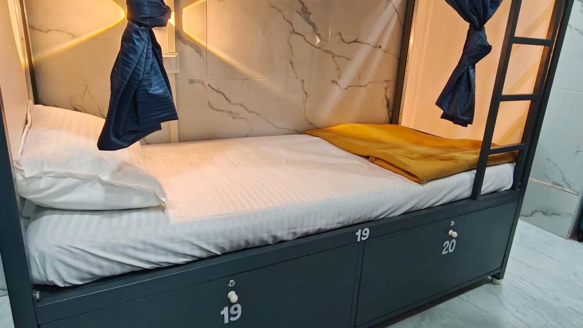 Hostel Basera And Separate For Group In Andheri East - Marol