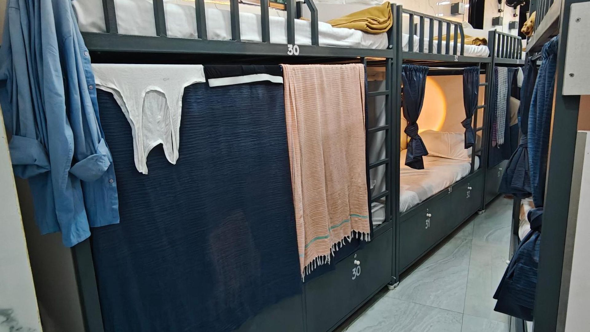 Hostel Basera And Separate For Group In Andheri East - Marol *
