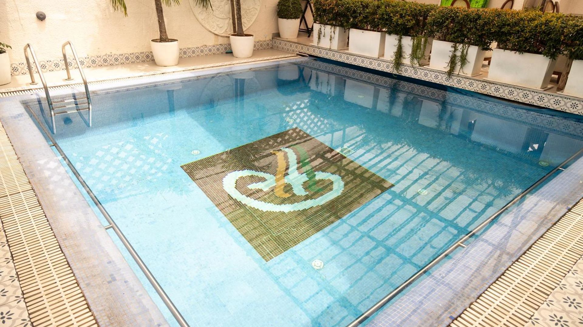 Ramee Guestline Dadar Hotel 4*