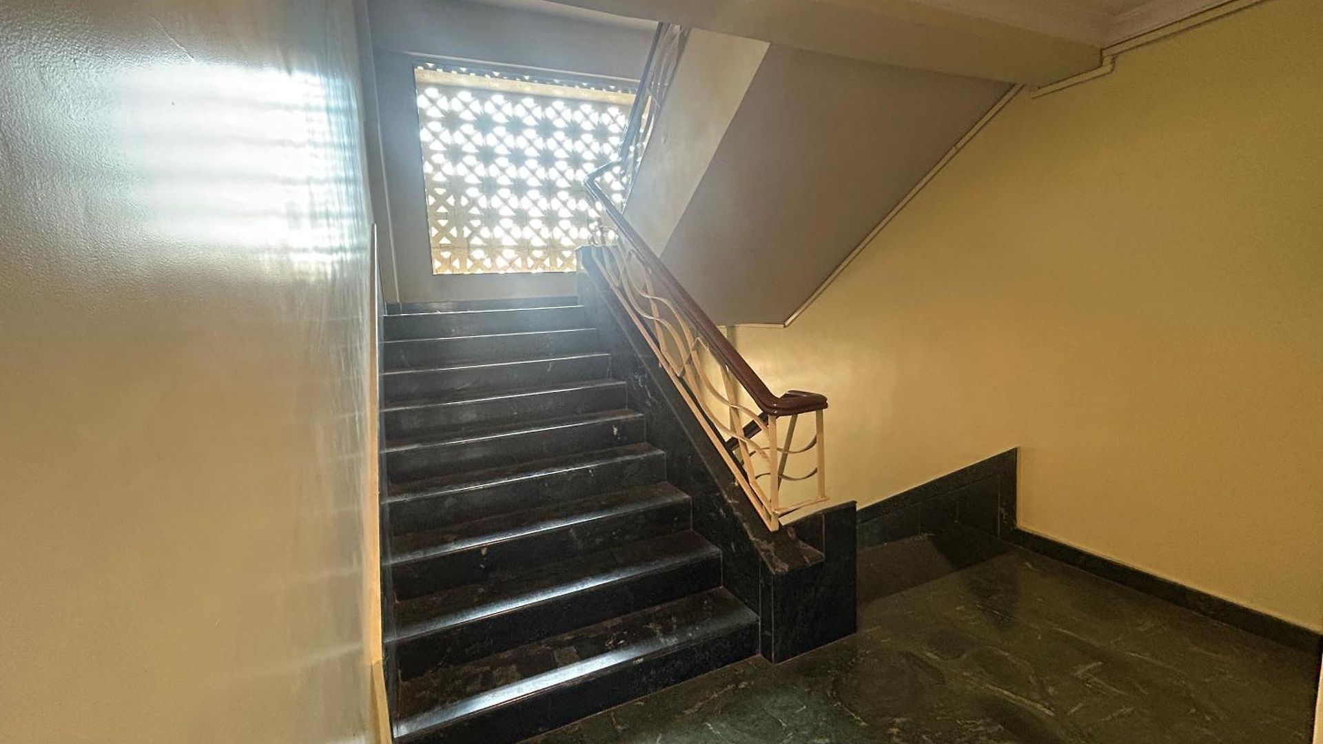 Hotel Lucky Near Nesco Hotel Mumbai