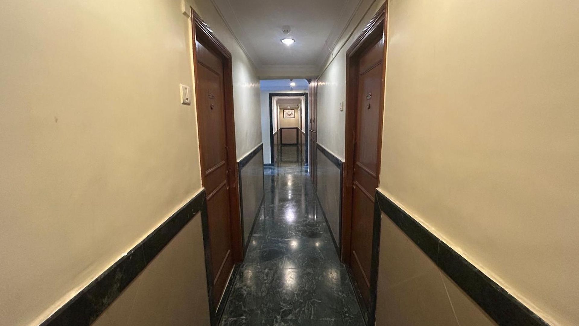 Hotel Hotel Lucky Near Nesco