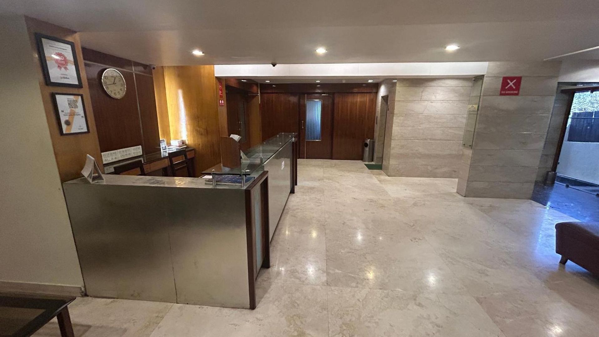 Hotel Lucky Near Nesco Hotel Mumbai