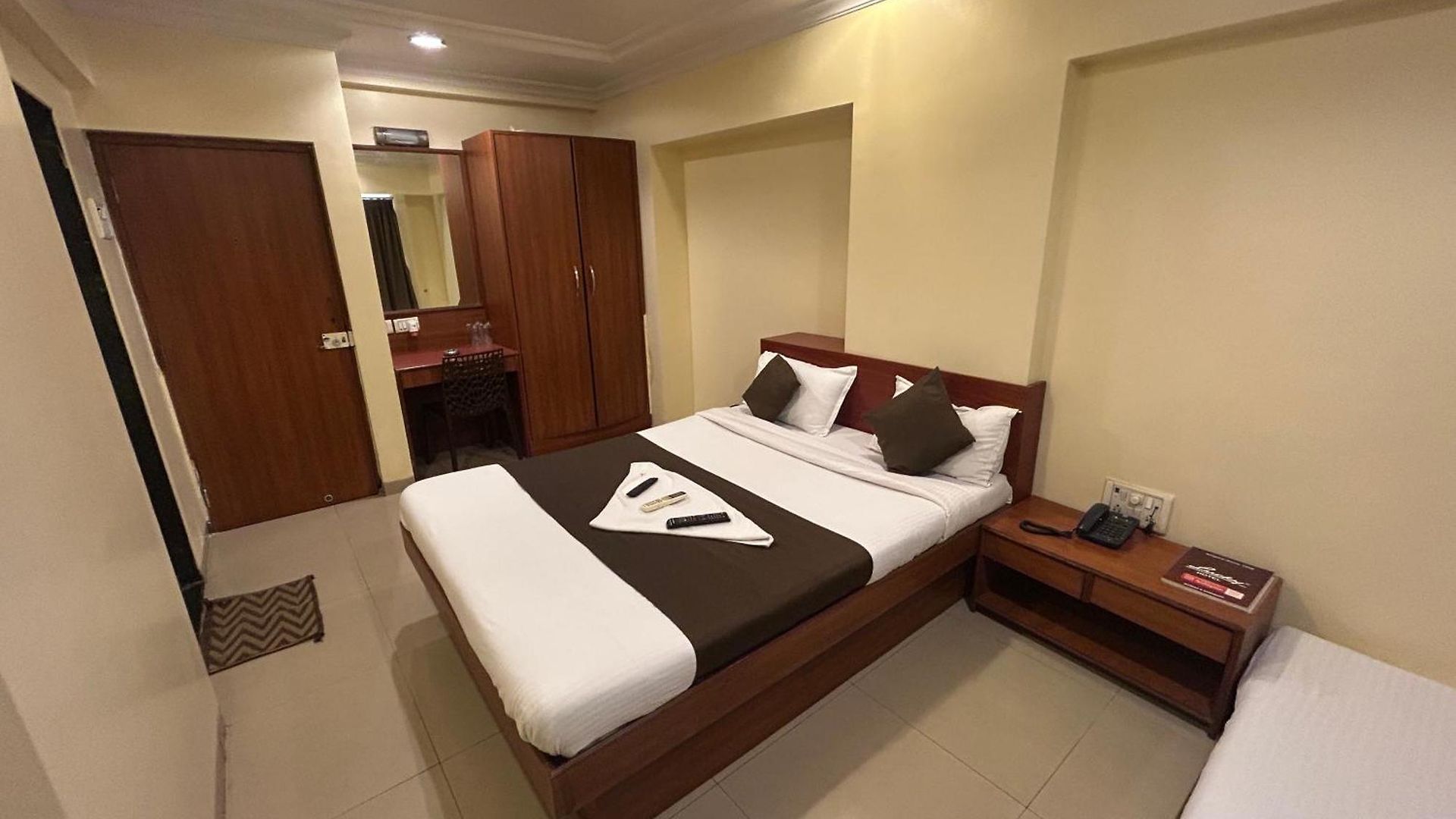 Hotel Hotel Lucky Near Nesco