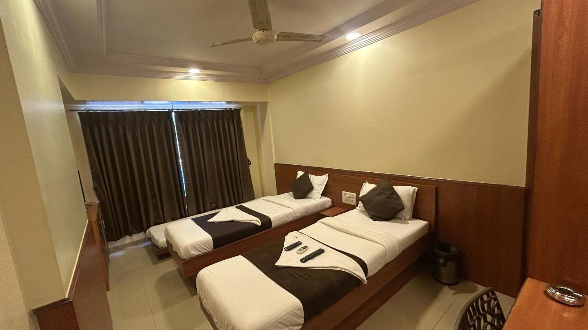 Hotel Hotel Lucky Near Nesco