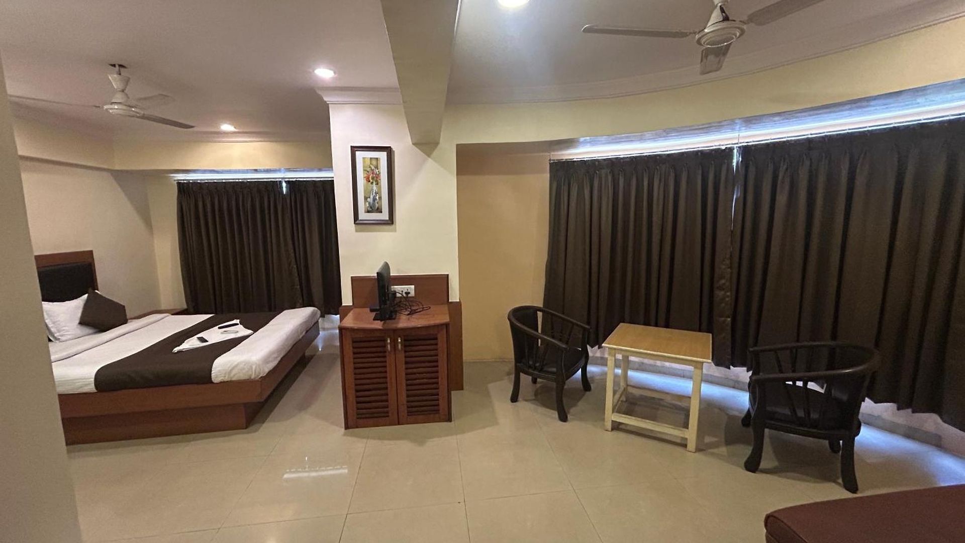 Hotel Lucky Near Nesco Hotel 3*