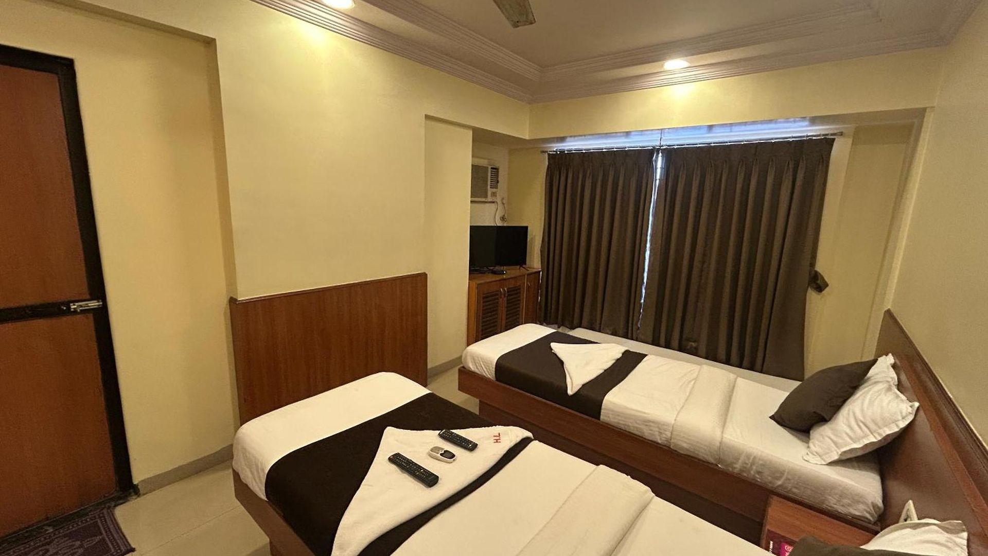 Hotel Hotel Lucky Near Nesco Mumbai