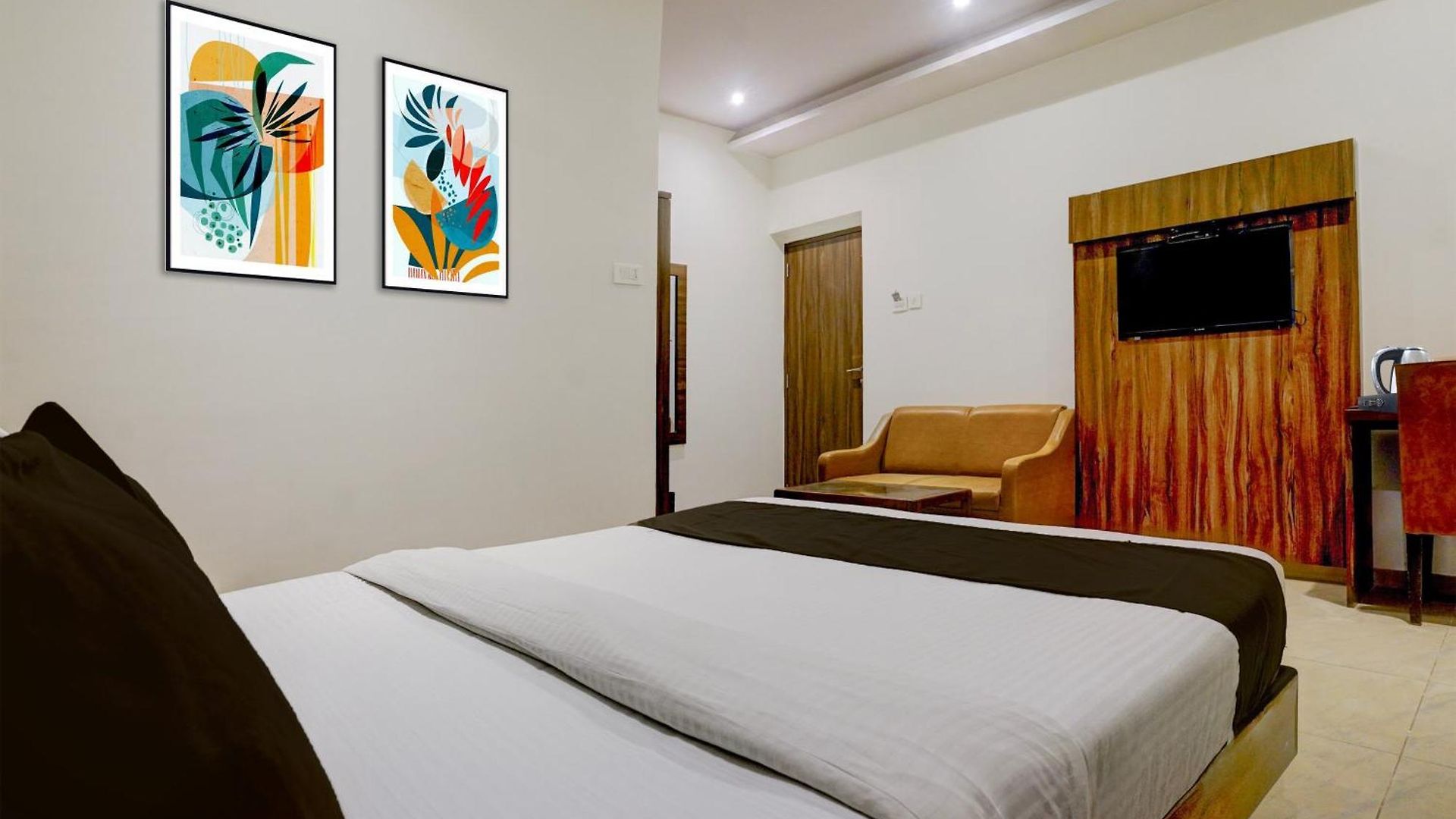 Hotel Super Townhouse Andheri Sakinaka Metro Formerly 3*