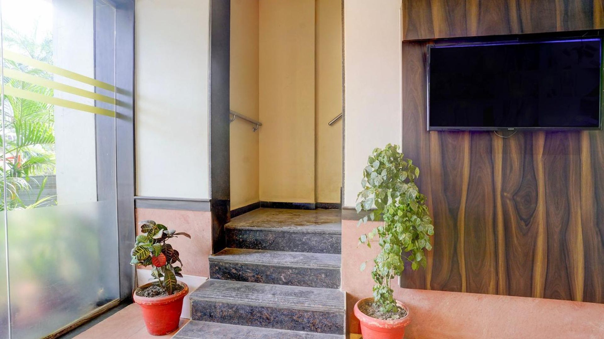 Hotel Super Townhouse Andheri Sakinaka Metro Formerly Mumbai