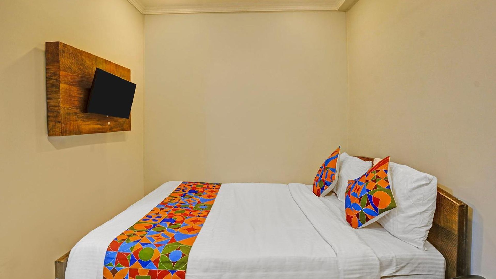 Hotel Via Land 3*