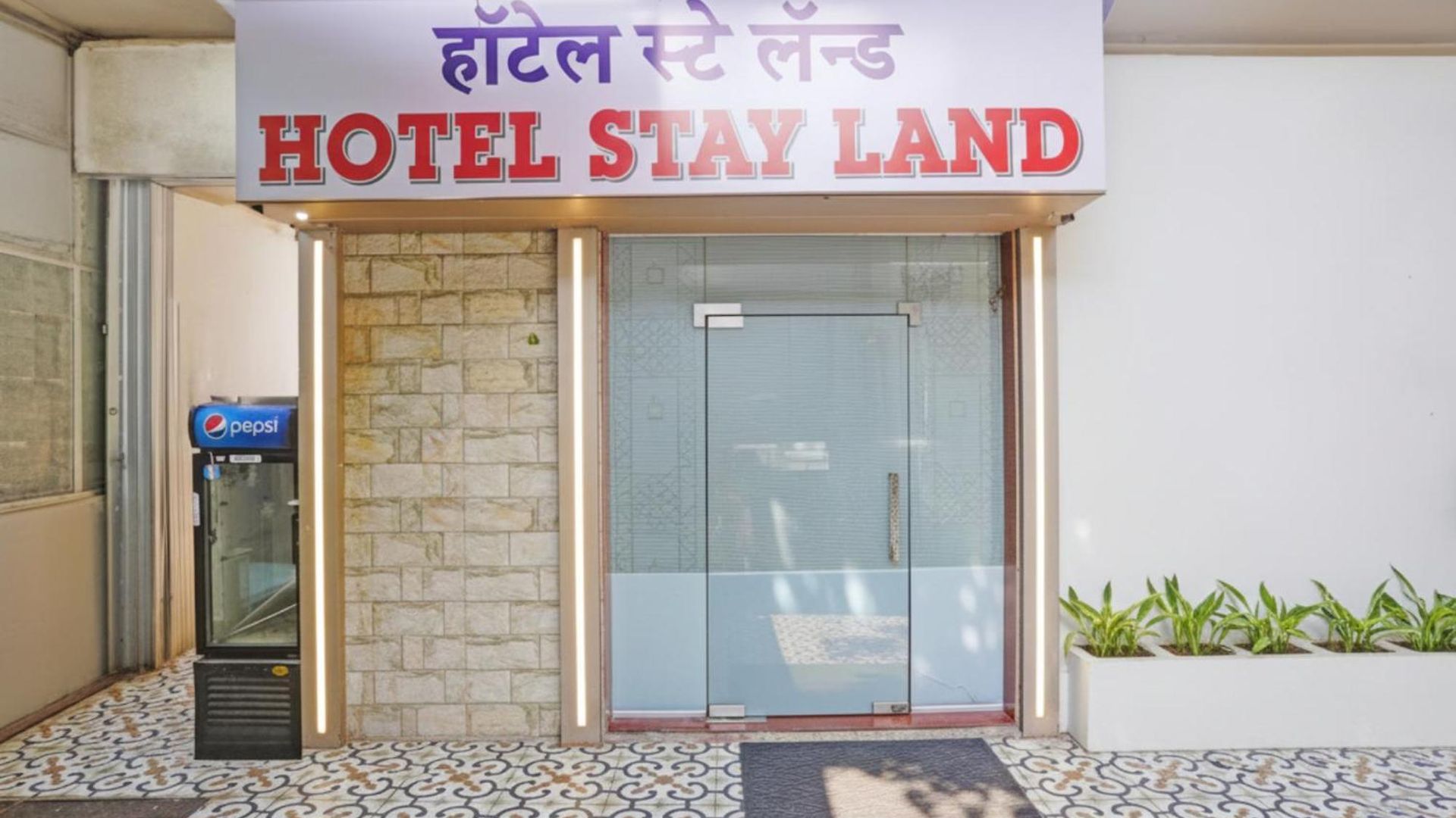 Hotel Via Land
