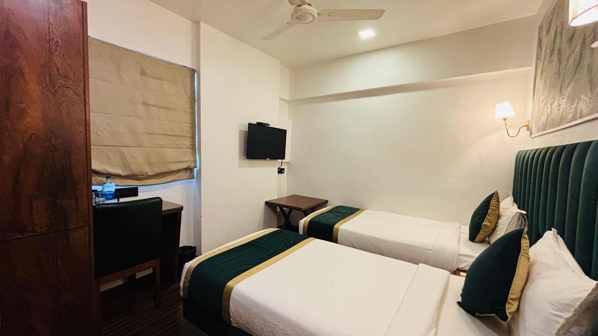 Hotel J And Banquets 3*