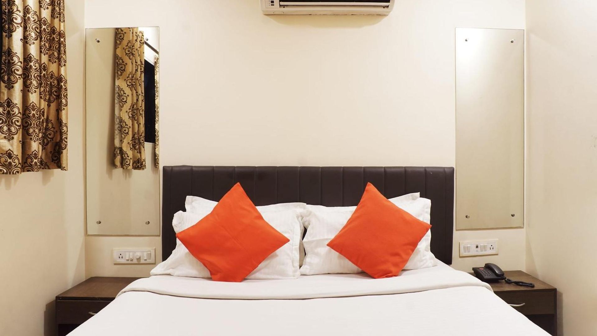 O Paradise Hotel 4*