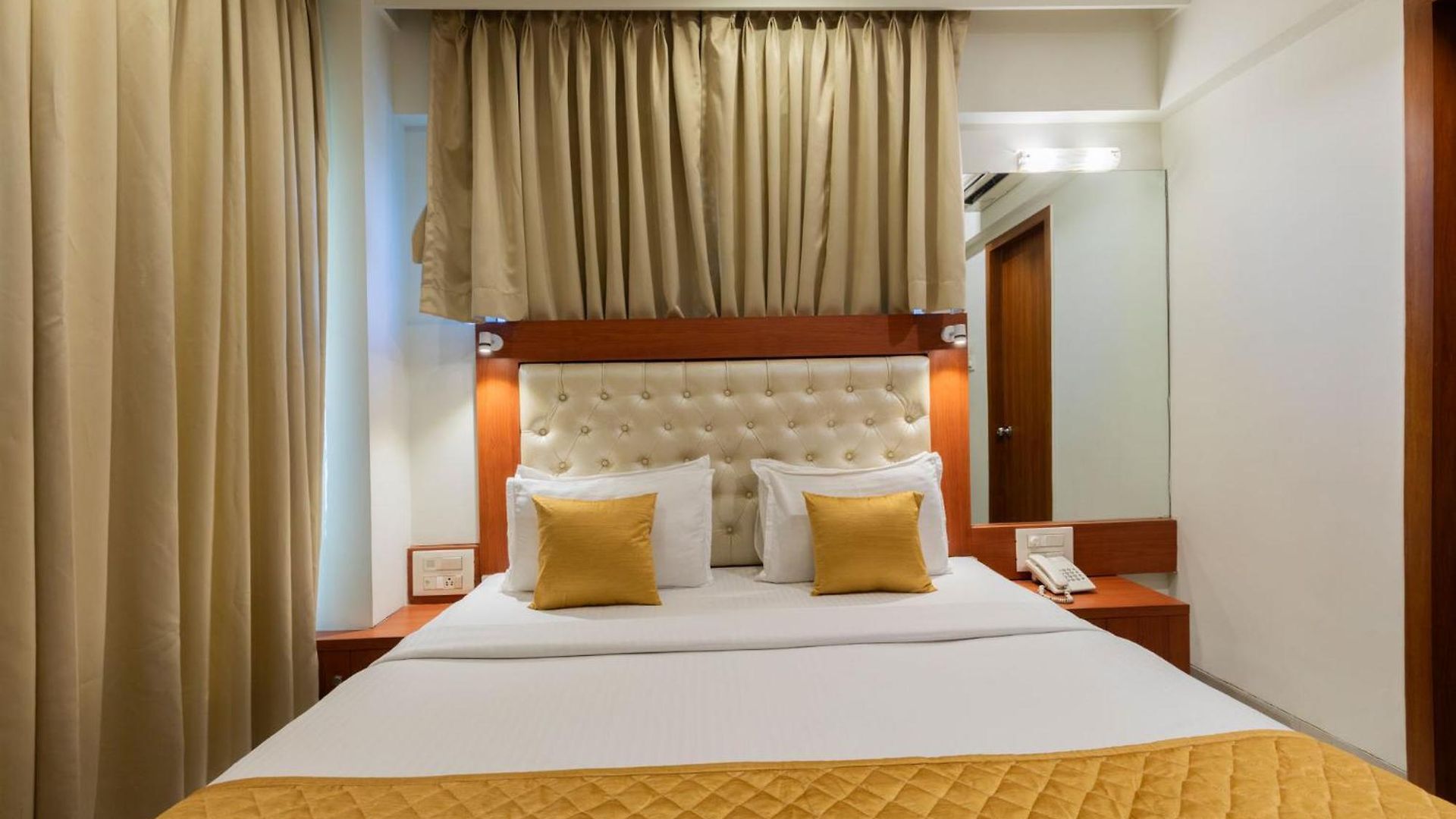 Lords, Hotel Mumbai