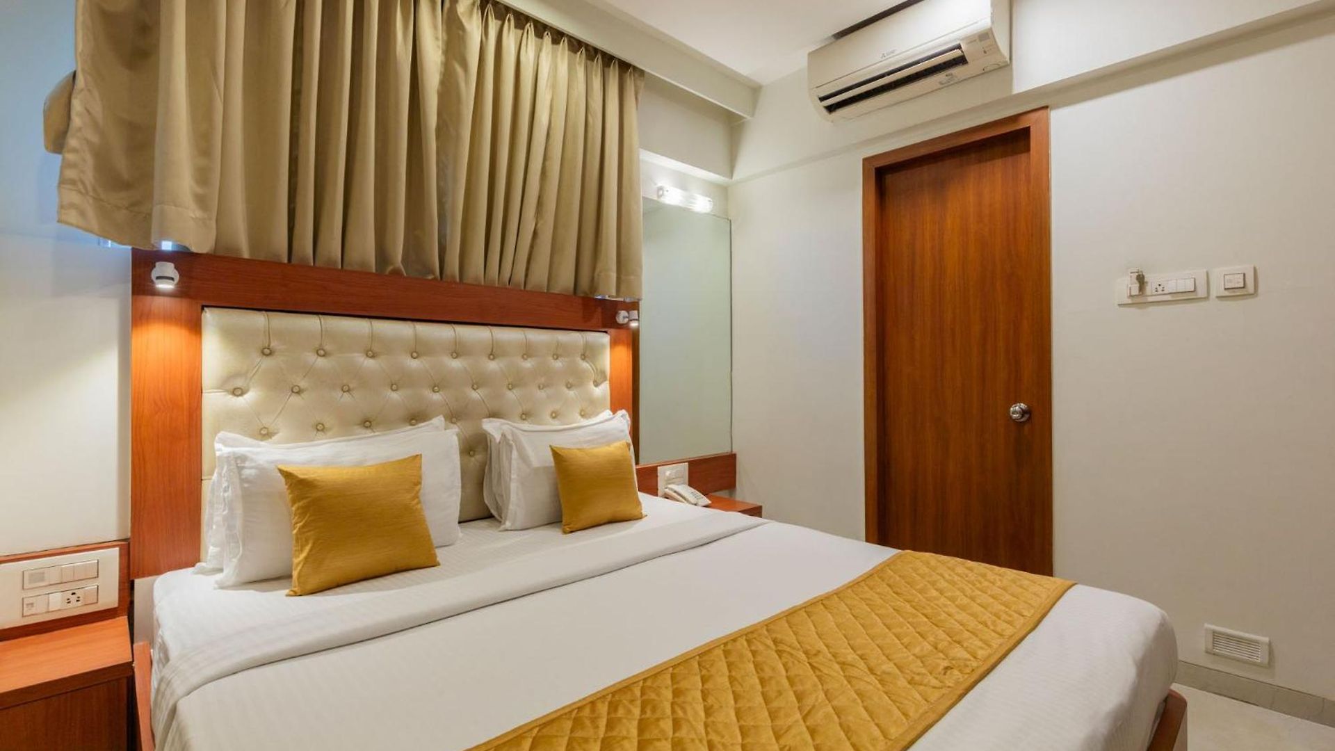 Lords, Hotel Mumbai