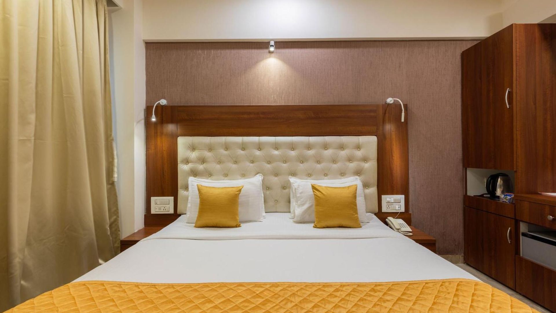 Lords, Hotel Mumbai