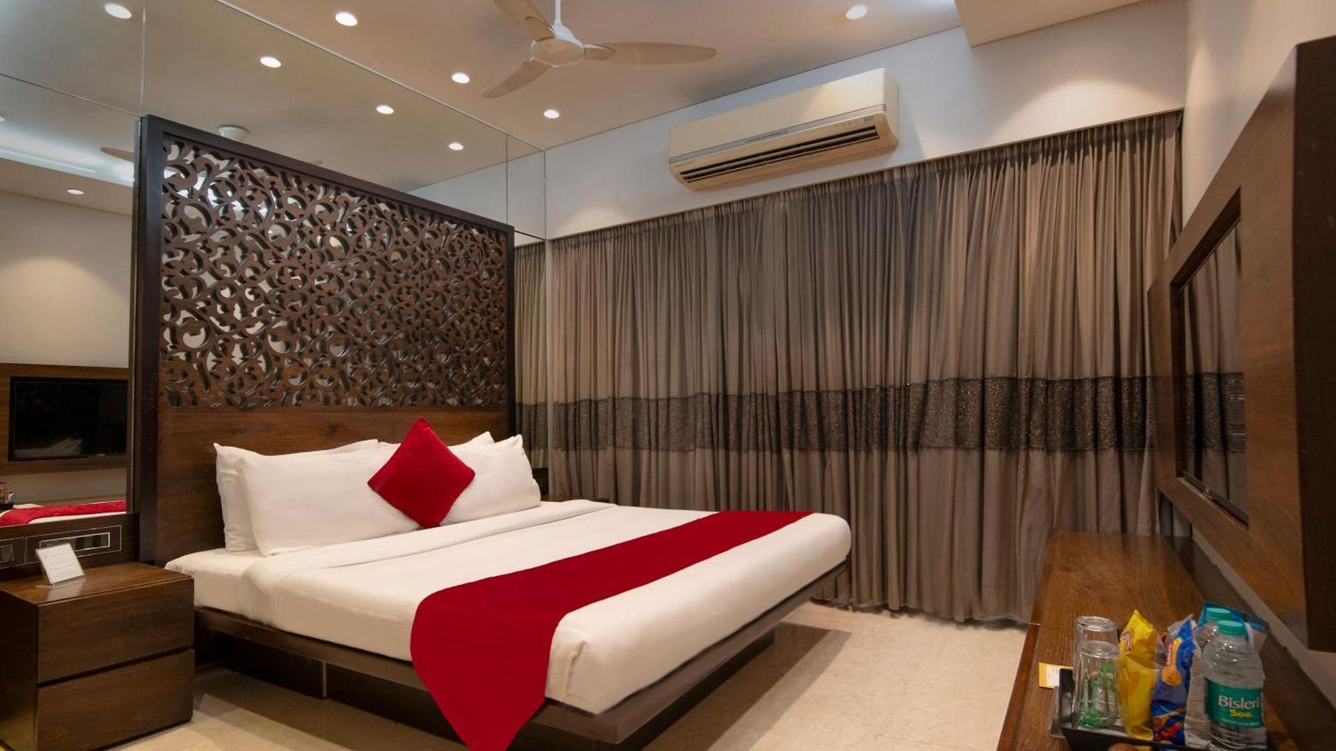 Theory9 Premium Service Khar