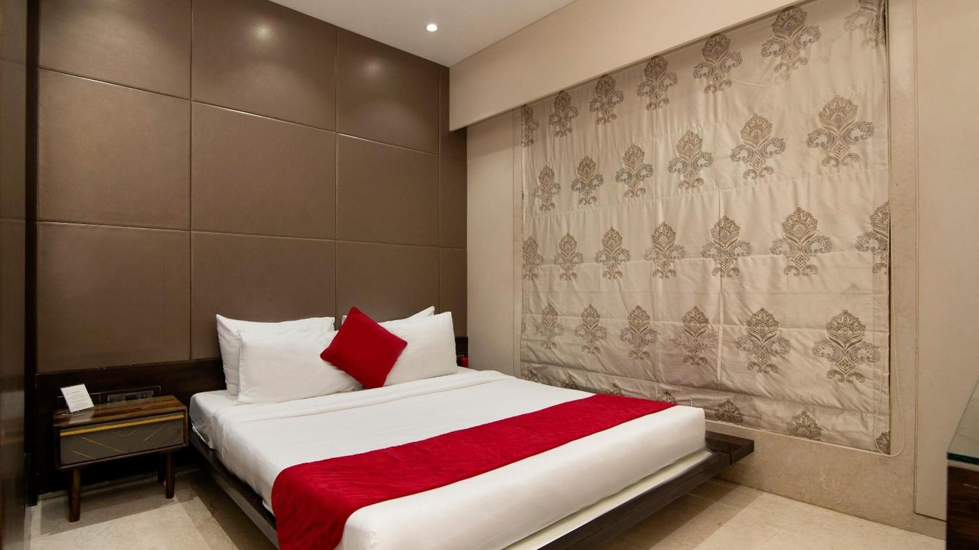 Theory9 Premium Service Khar Apartment Mumbai