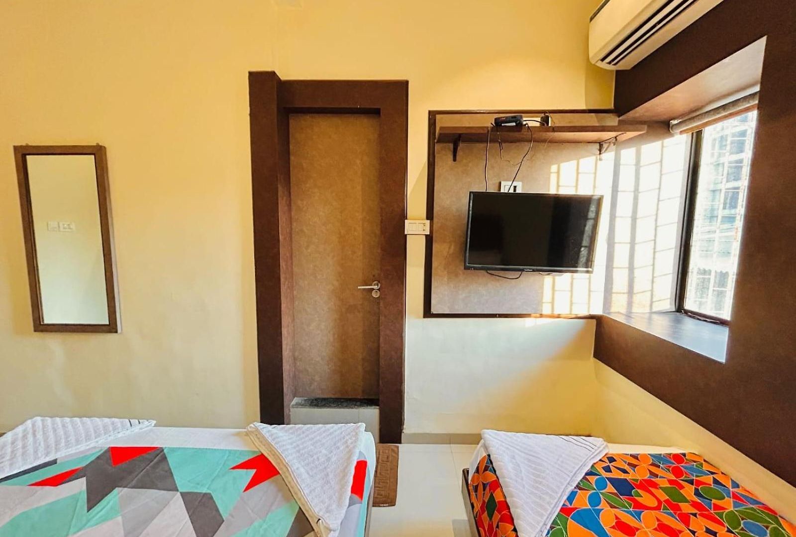 Hotel West Inn-near International Airport