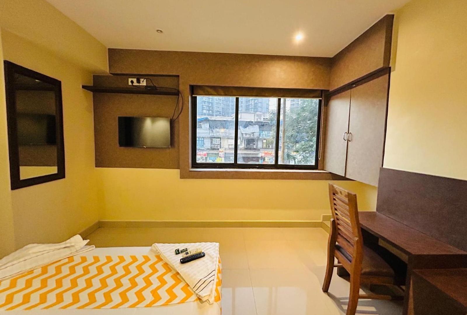 West Inn-near International Airport Hotel