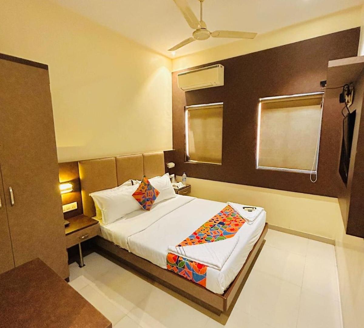 West Inn-near International Airport Hotel 3*