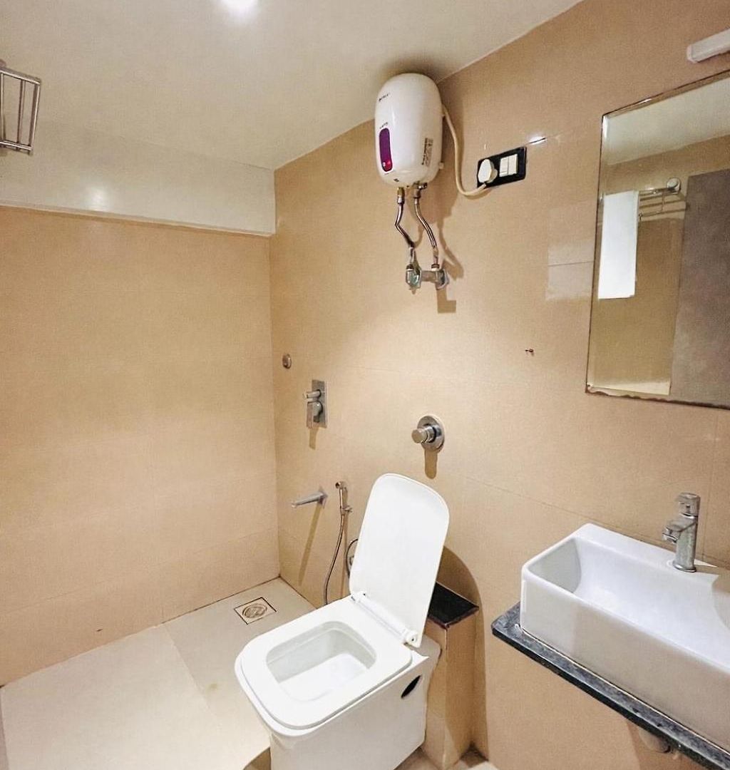 West Inn-near International Airport Hotel