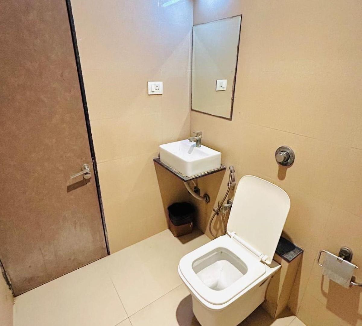 Hotel West Inn-near International Airport 3*