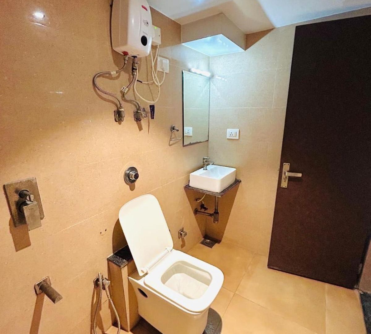 Hotel West Inn-near International Airport 3*