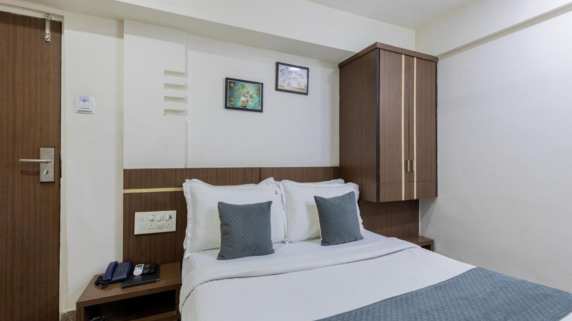 Hotel Jk Regency, International