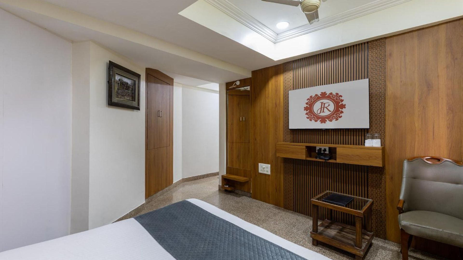 Jk Regency, International Hotel