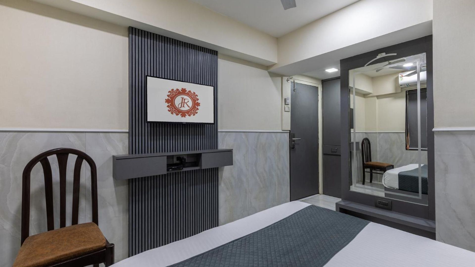 Jk Regency, International Hotel
