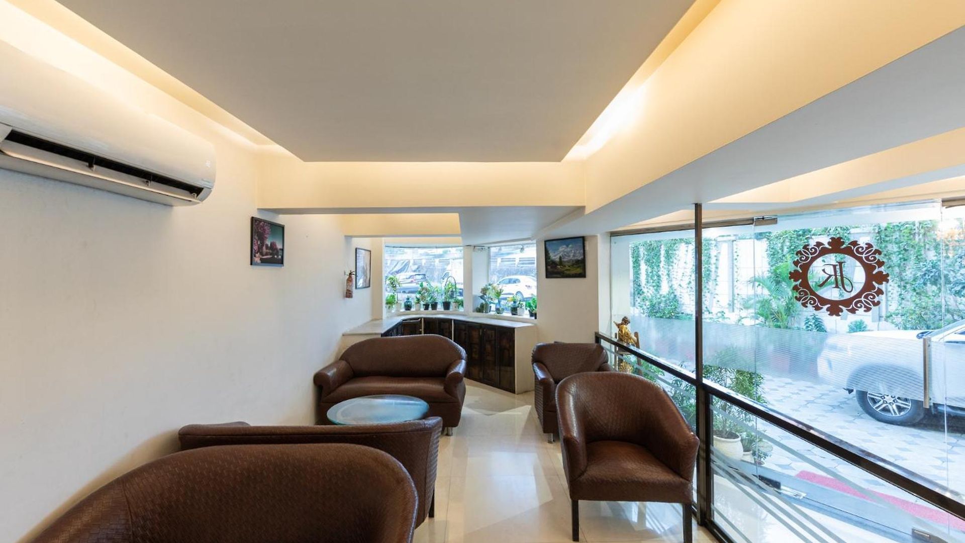 Jk Regency, International Hotel