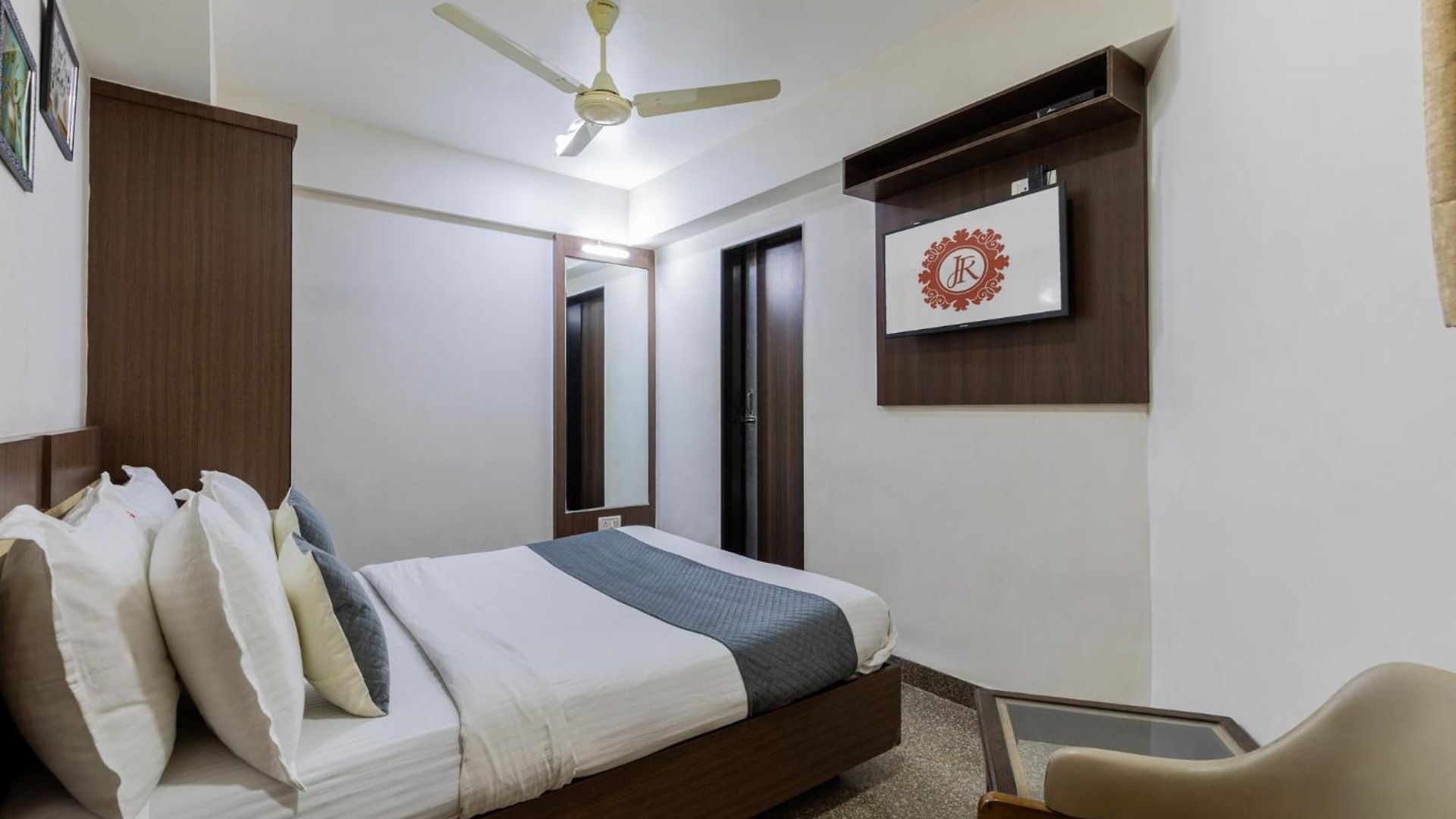 Jk Regency, International Hotel