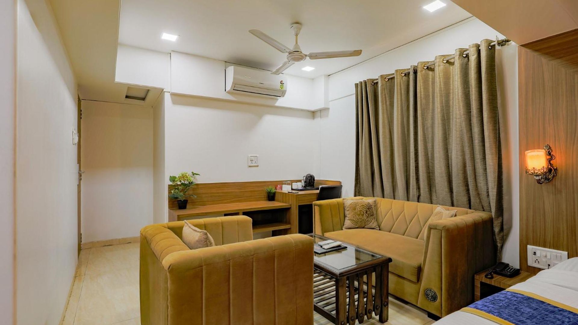Jk Regency, International Hotel