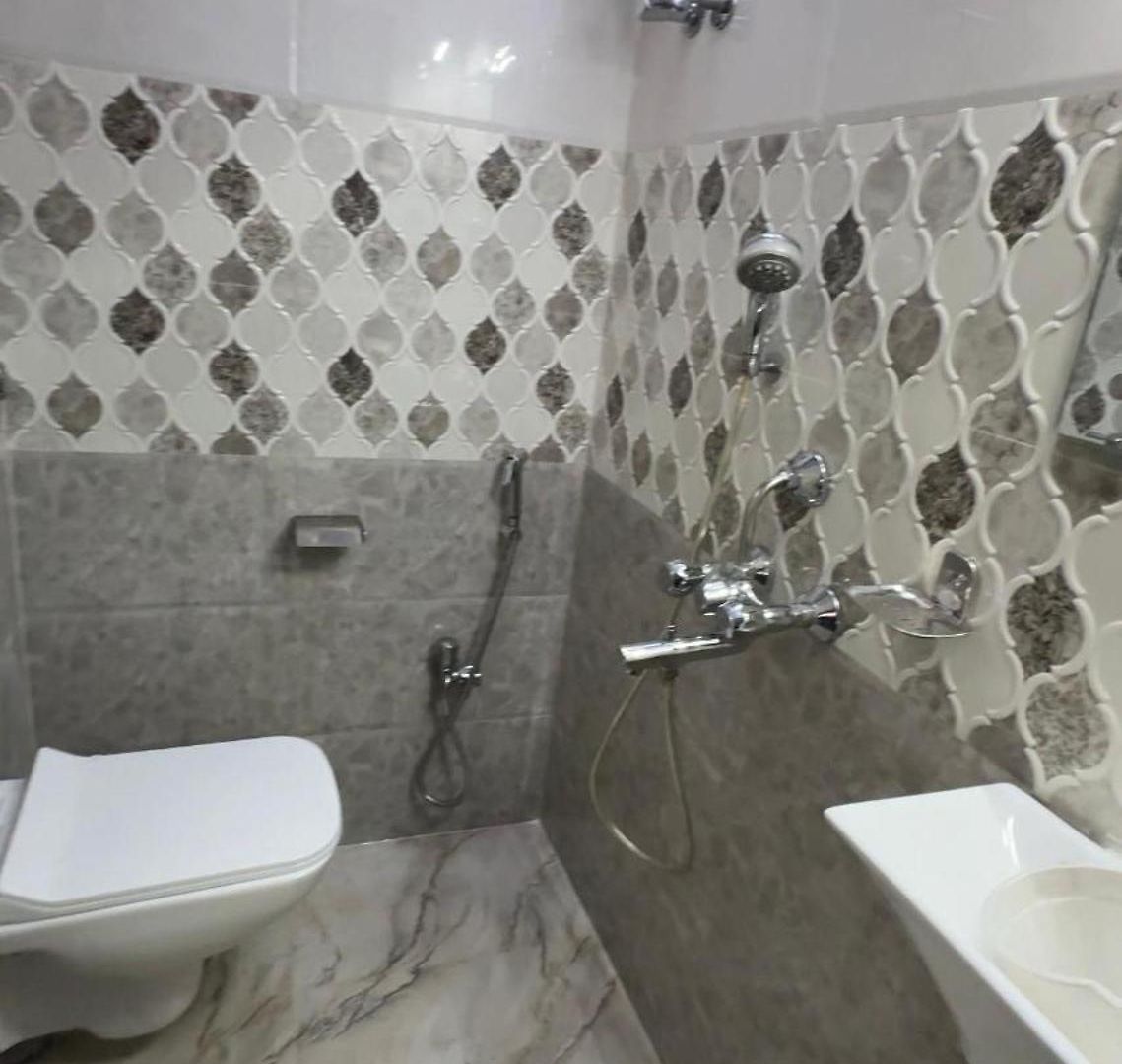 Broadway Colaba Hotel 2*
