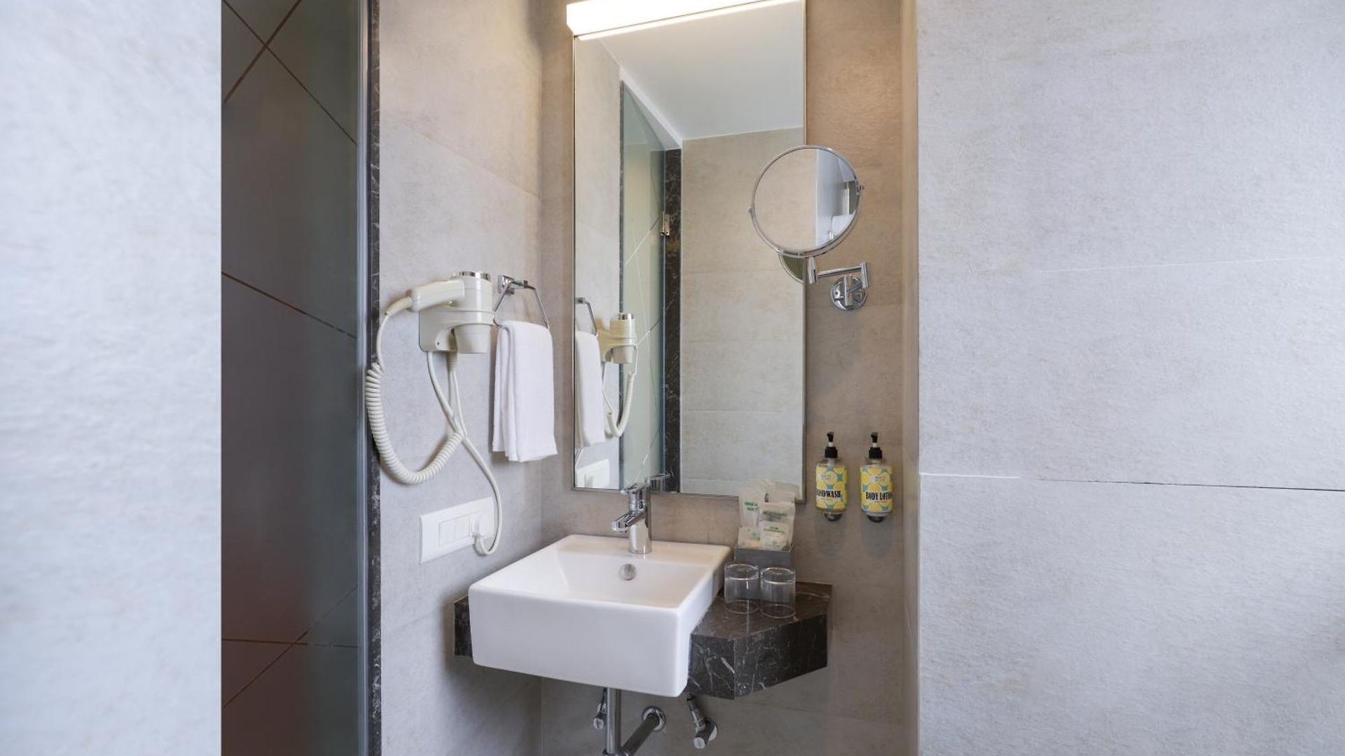 Lemon Tree Hotel, Kalina Bkc, 4* Mumbai